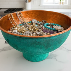 Bol décoratif en métal haut de gamme, finition vert patiné et intérieur cuivré