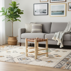 Banc artisanal en bois avec assise tressée à la main | Design naturel et élégant pour balcon et intérieur