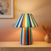 Lampe de table colorée au design moderne
