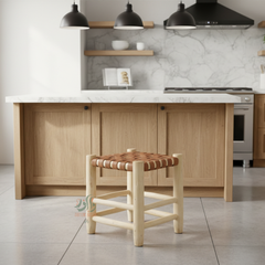 Banc artisanal en bois avec assise tressée à la main | Design naturel et élégant pour balcon et intérieur