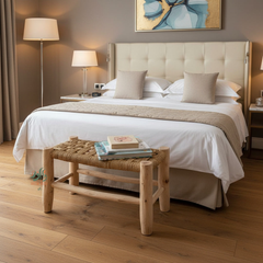 Banc Marocain Artisanal en Bois d’Eucalyptus – Style Bohème Beldi avec Assise Tressée