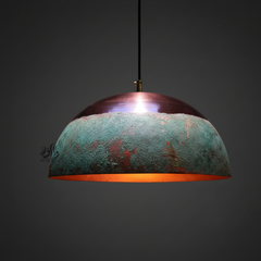 Suspension Dôme en Laiton et Cuivre – Luminaire Artisanal à Patine Verte Fait Main