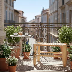 Banc artisanal en bois avec assise tressée à la main | Design naturel et élégant pour balcon et intérieur